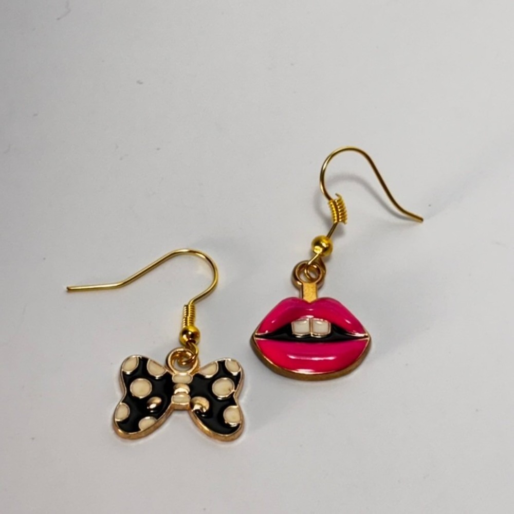 Dangle Earrings Gold Pink Black Mismatched Bow Lips Enamel Drop Novelty - Picture 2 of 6